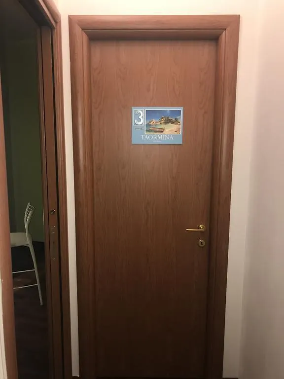 ** ゲストハウス Locami Holiday&Rooms Jolanda Suite カターニア イタリア
