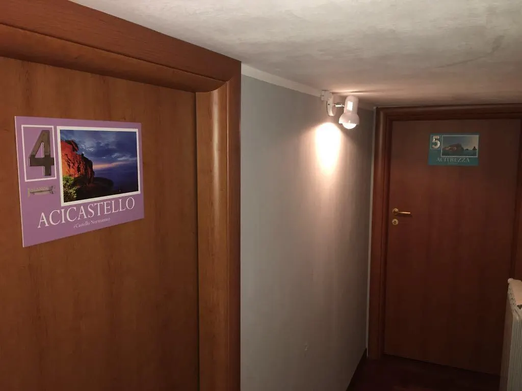 ** ゲストハウス Locami Holiday&Rooms Jolanda Suite カターニア イタリア